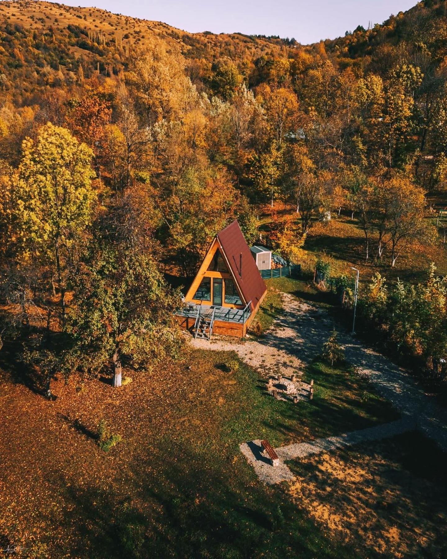 Casutele Din Poienita Villa Comarnic Luaran gambar